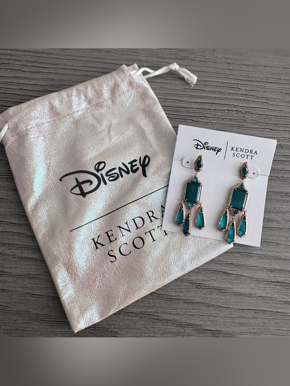 DISNEY X KENDRA SCOTT SNOW WHITE THE QUEEN VINTAGE GOLD GREEN STATEMENT EARRINGS